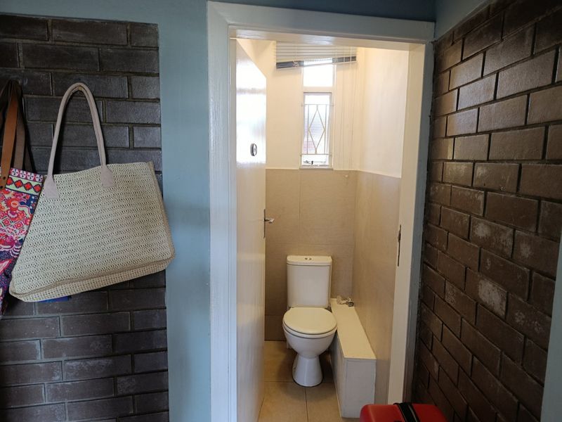 Large renovated 1 bed apartment in the heart of Illovo - Photo 6