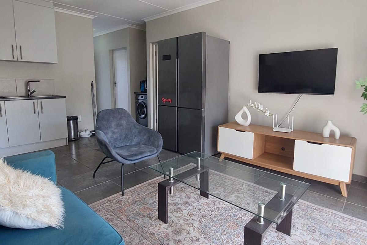 2 Bedroom Apartment - Photo 2