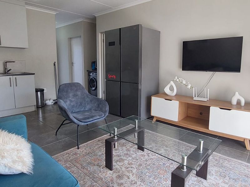 2 Bedroom Apartment - Photo 2