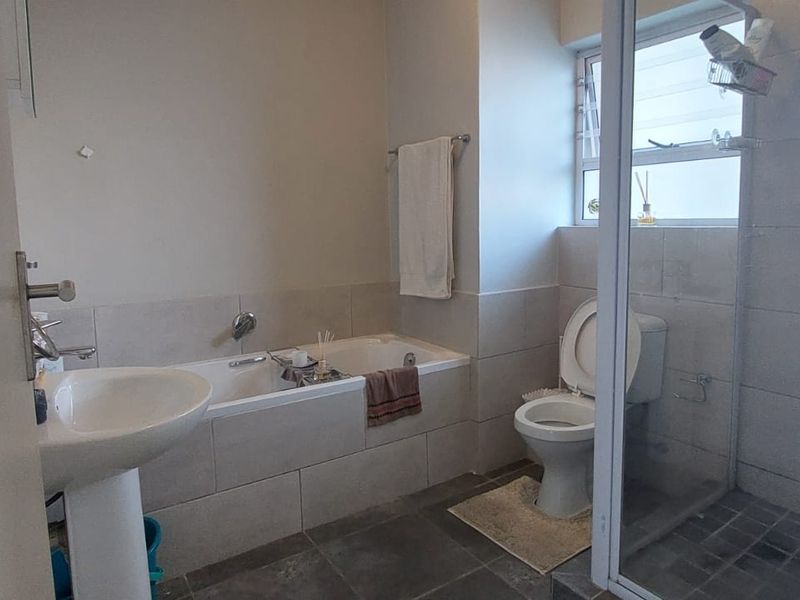 2 Bedroom Apartment - Photo 8