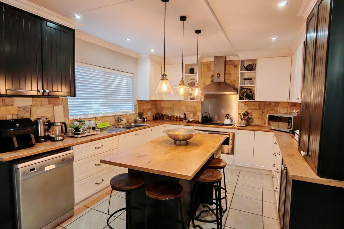 A Home to Embrace Joy, Freedom, and Relaxation Every day ! - Photo 2