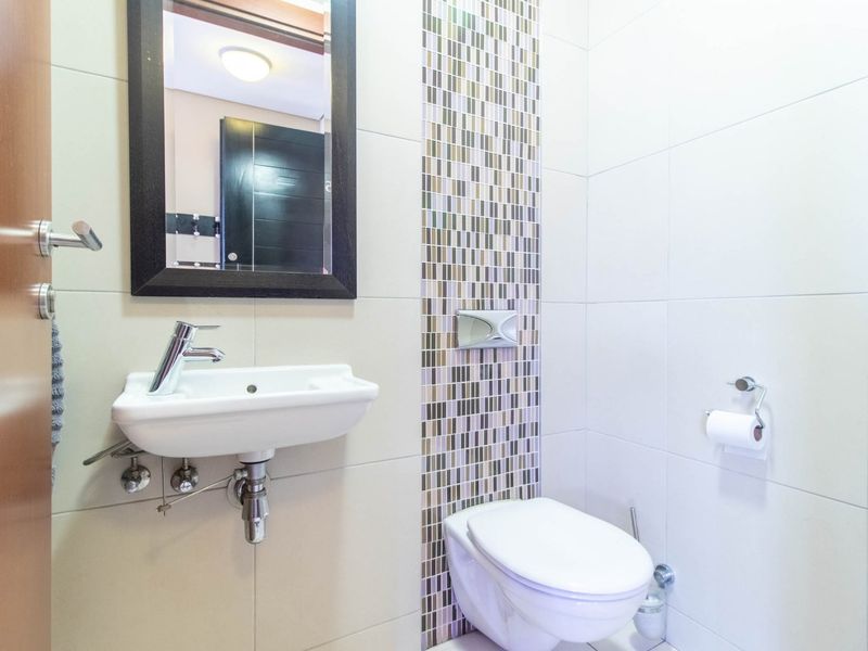 Modern 1-Bedroom Apartment for Sale in Bedford Square - Photo 8