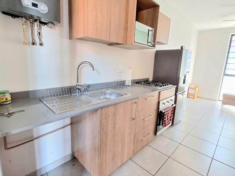 2 Bedroom Apartment For Sale - Photo 2