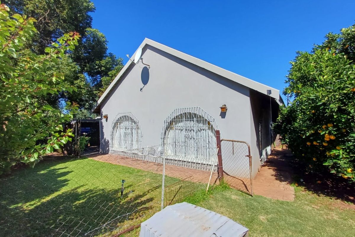 Spacious Family Home with Two Income-Generating Flats in Orkney - Photo 3