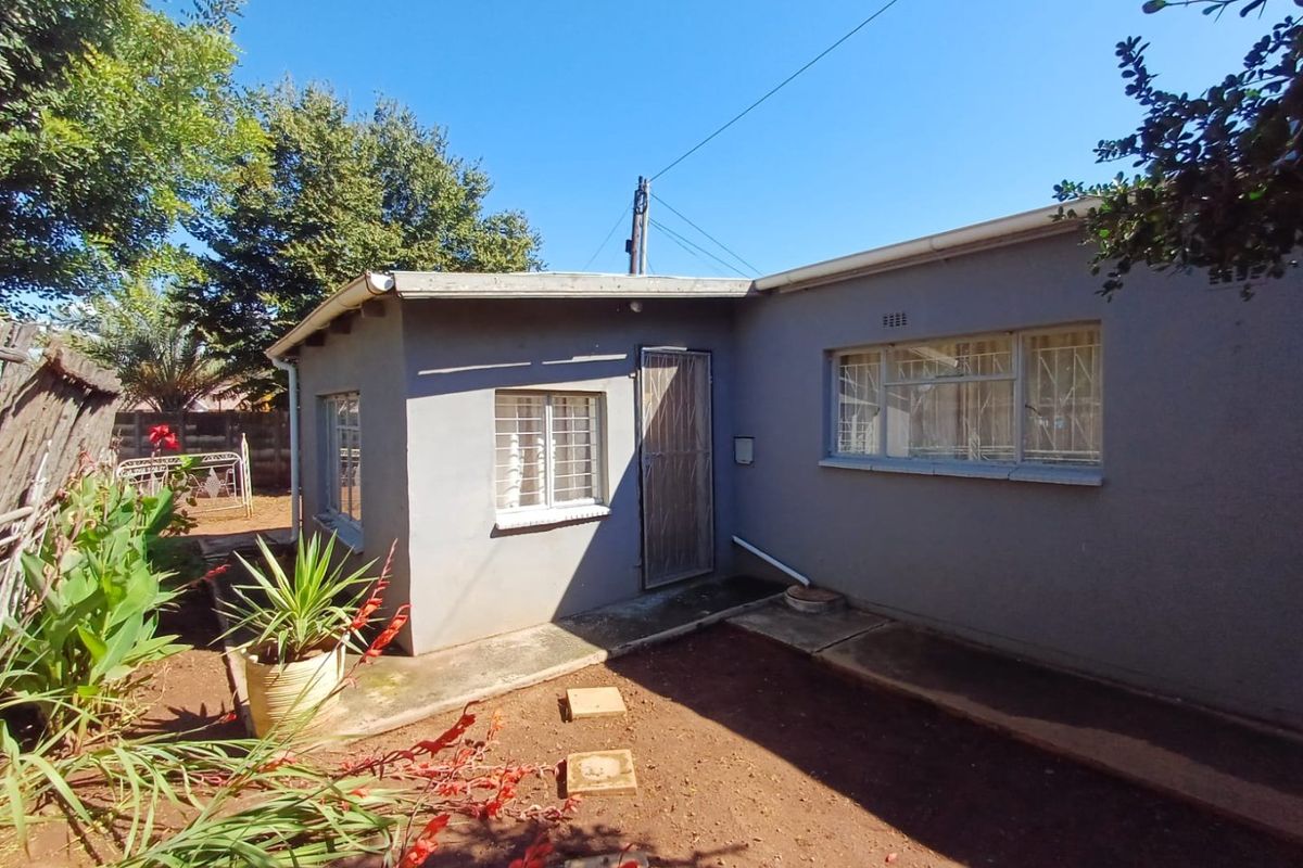 Spacious Family Home with Two Income-Generating Flats in Orkney - Photo 2