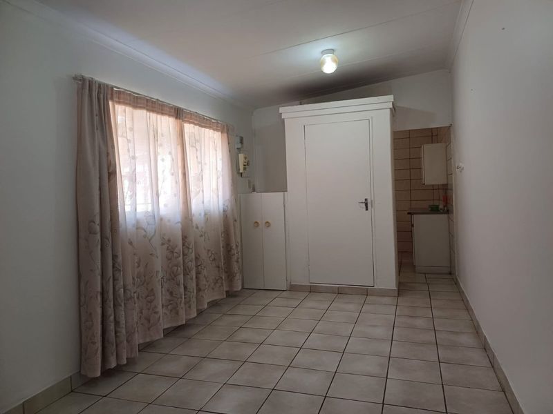 Spacious Family Home with Two Income-Generating Flats in Orkney - Photo 10