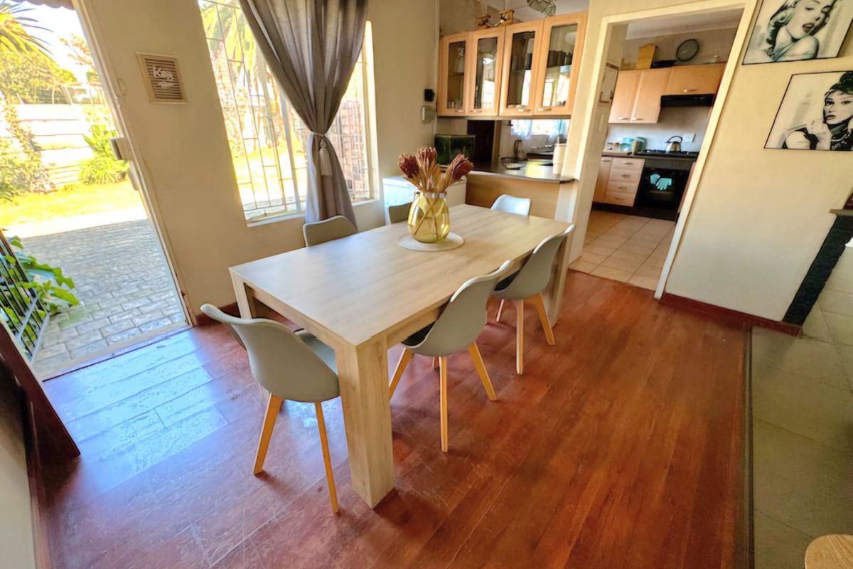 Charming Low-Maintenance Facebrick Home  - Photo 4