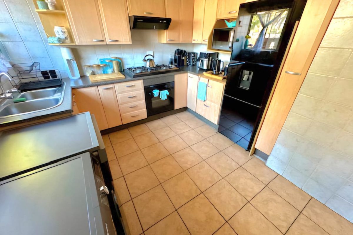 Charming Low-Maintenance Facebrick Home  - Photo 3