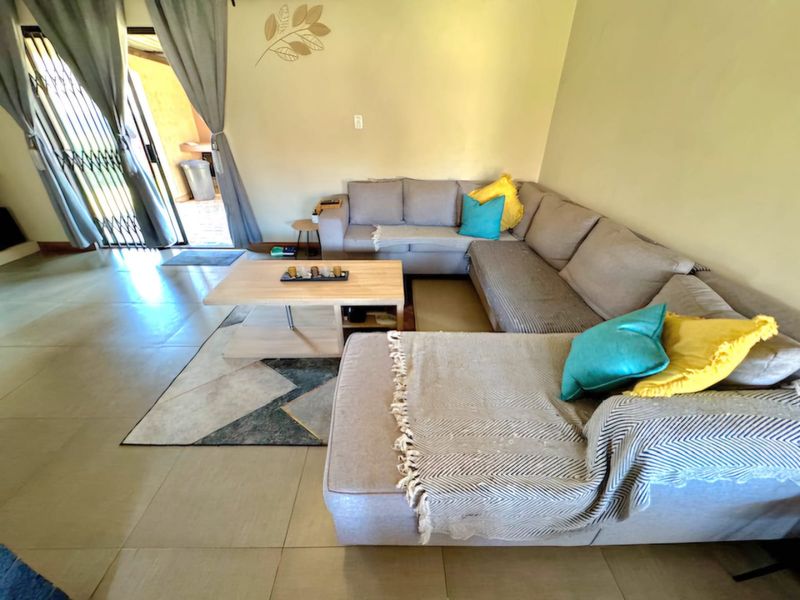 Charming Low-Maintenance Facebrick Home  - Photo 7