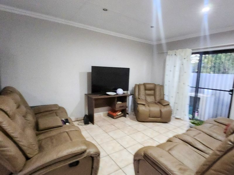 Simple, Comfortable 2-Bedroom Apartment for Sale - Photo 8