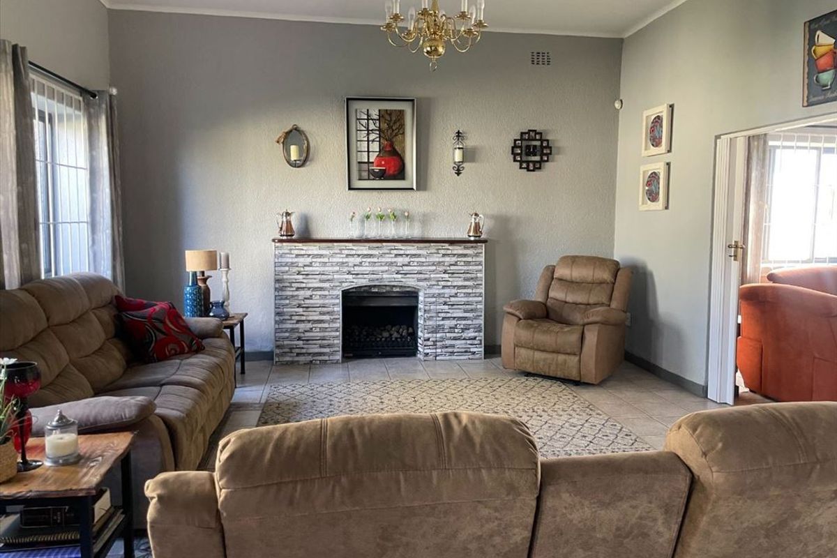 Elegant and Spacious Family Home with Premium Features - Photo 2