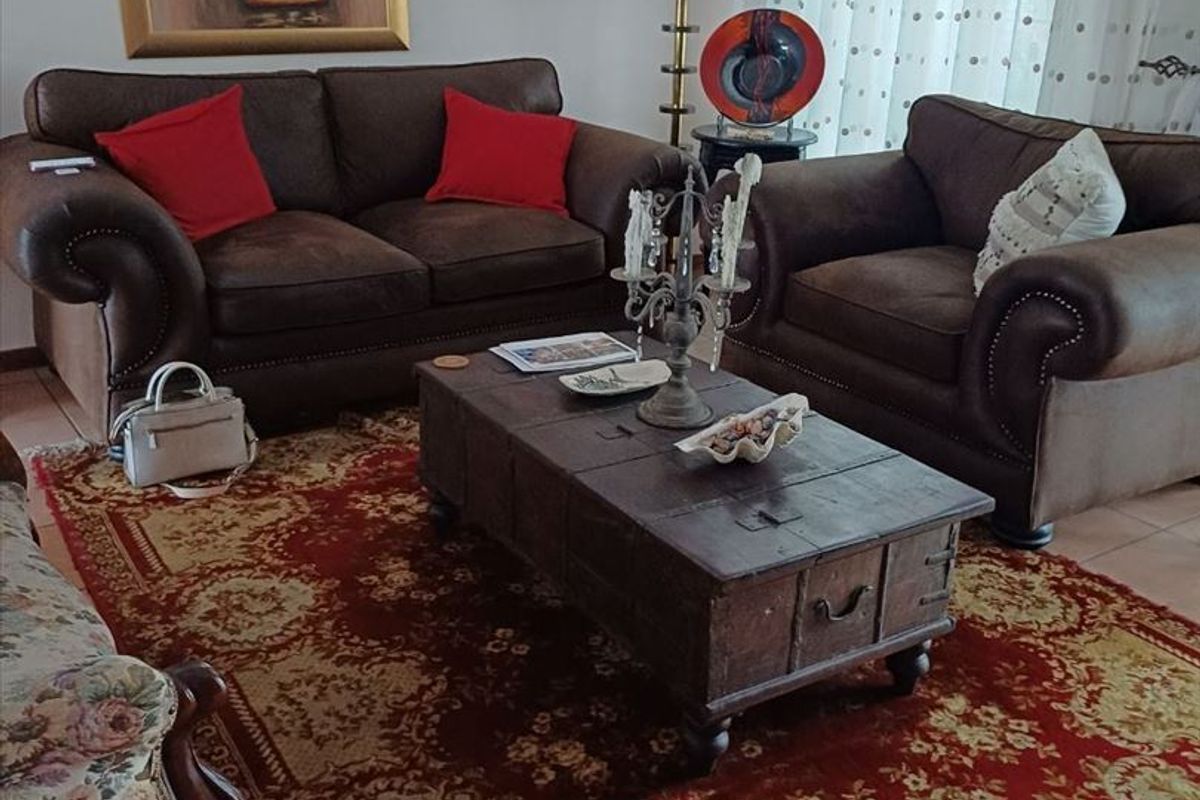 Charming Starter Home with Pool and Study - Photo 2