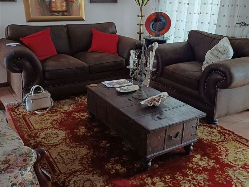 Charming Starter Home with Pool and Study - Photo 2