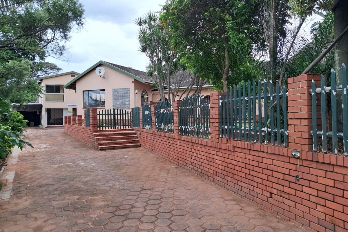 Prime Location with so much House & More - Photo 4