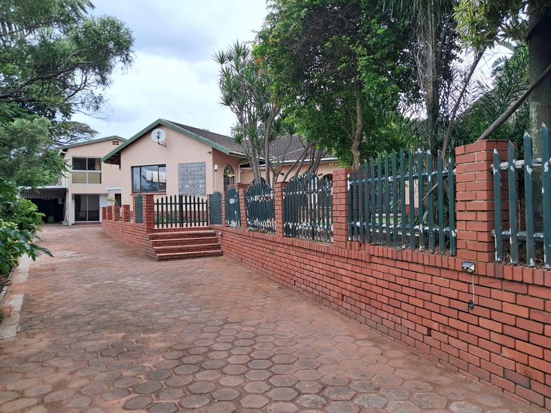 Prime Location with so much House & More - Photo 4