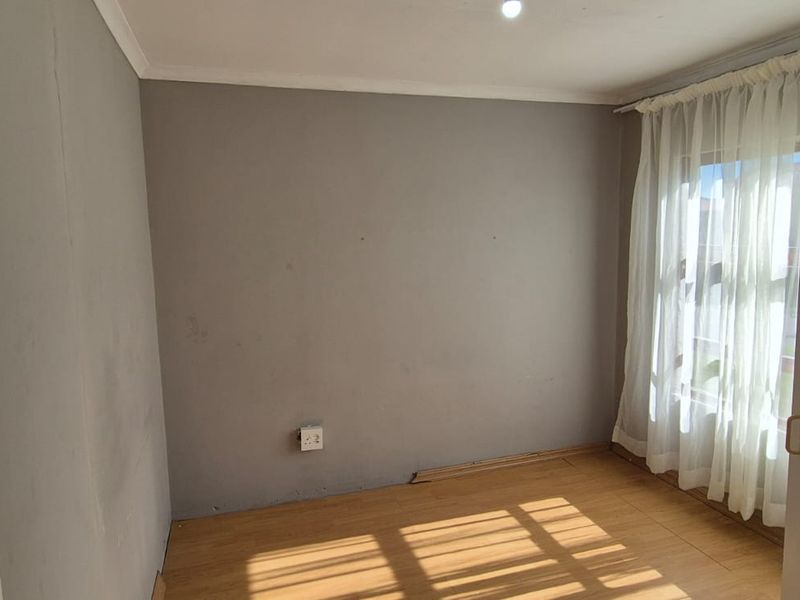 Well priced fix me upper  - Photo 3