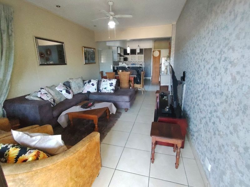 Coastal living at it's best. - Photo 5