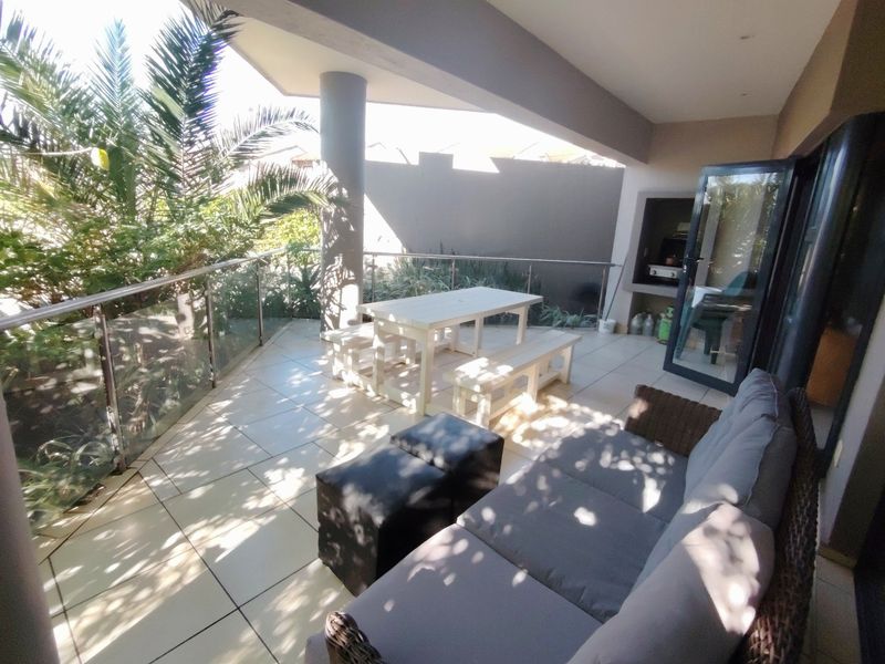 Coastal living at it's best. - Photo 4