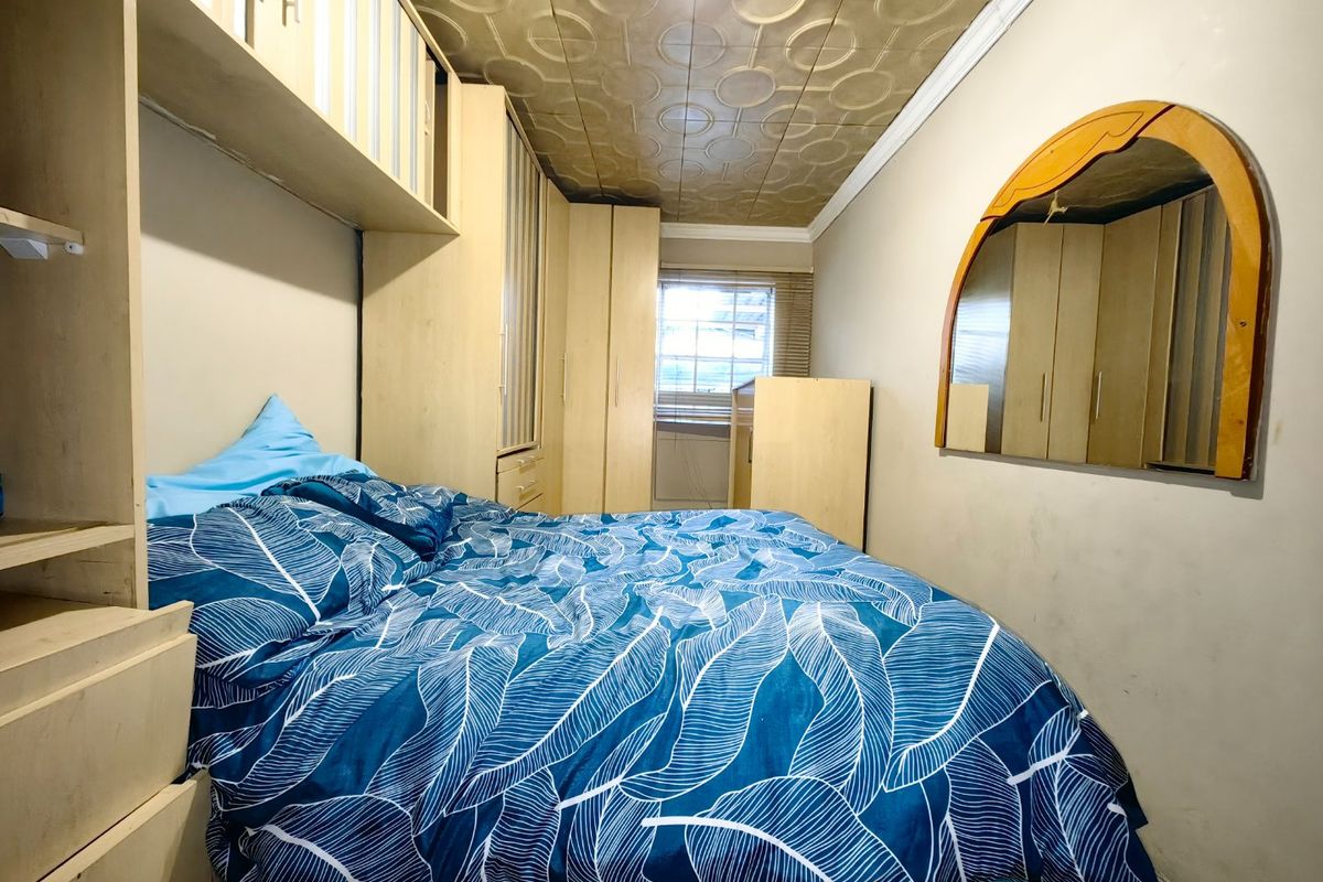 3 Bedroom Entertainers Dream in Prime Location! - Photo 2