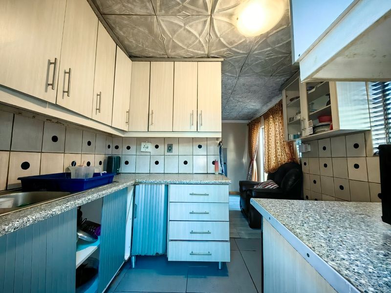 3 Bedroom Entertainers Dream in Prime Location! - Photo 8