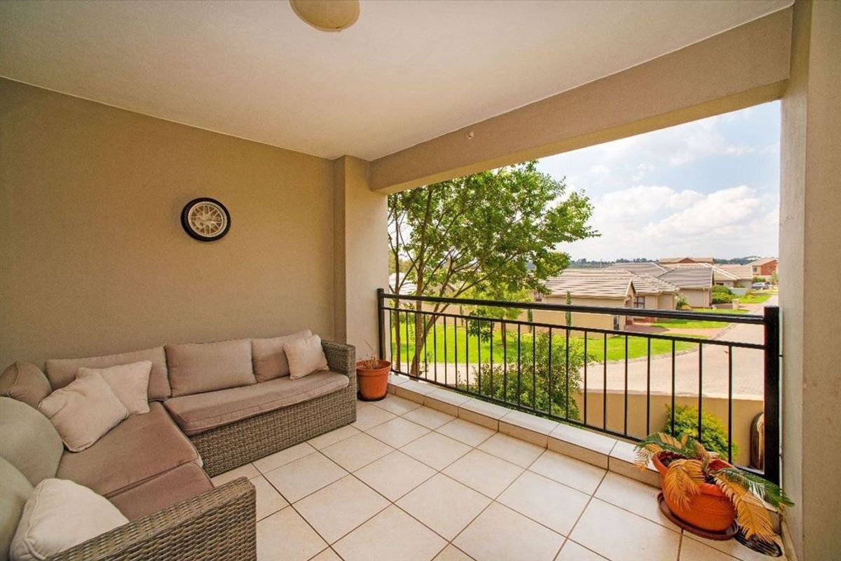 Charming Two-Bedroom Home with Modern Comforts - Photo 3