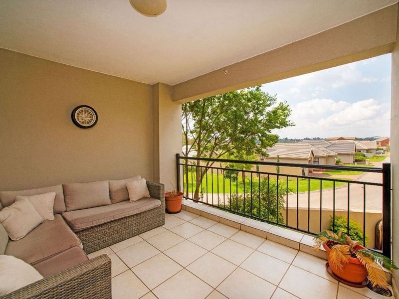 Charming Two-Bedroom Home with Modern Comforts - Photo 3