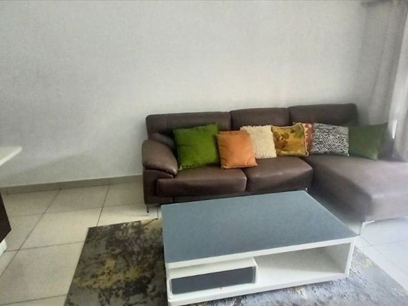 Cozy Two-Bedroom Home with En-Suite and Pool - Photo 2