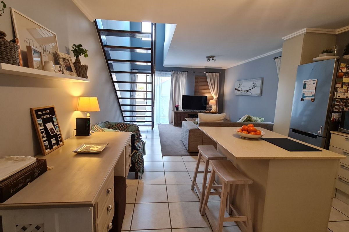 Step into Something Truly Exceptional - Sophisticated Urban Sanctuary in The Matrix - Photo 5