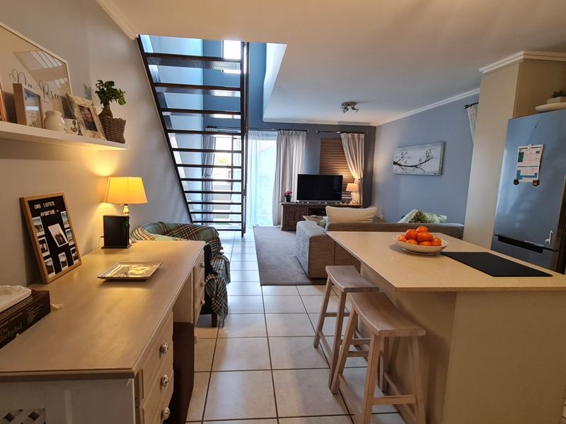 Step into Something Truly Exceptional - Sophisticated Urban Sanctuary in The Matrix - Photo 5