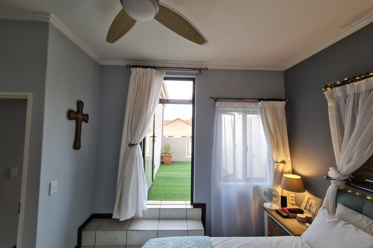 Step into Something Truly Exceptional - Sophisticated Urban Sanctuary in The Matrix - Photo 2