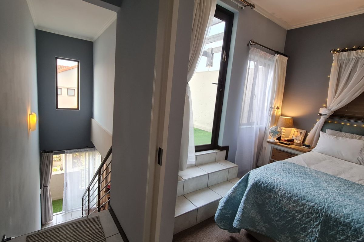 Step into Something Truly Exceptional - Sophisticated Urban Sanctuary in The Matrix - Photo 3