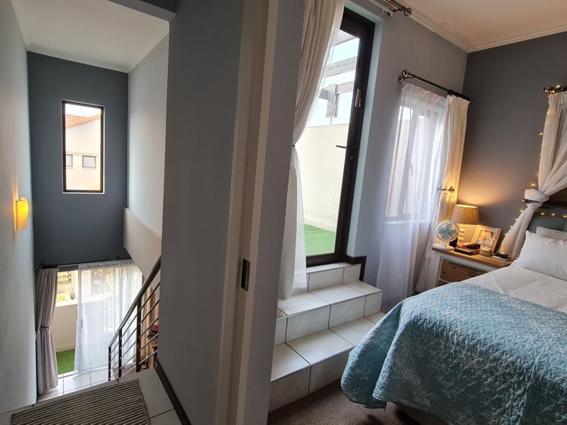 Step into Something Truly Exceptional - Sophisticated Urban Sanctuary in The Matrix - Photo 3