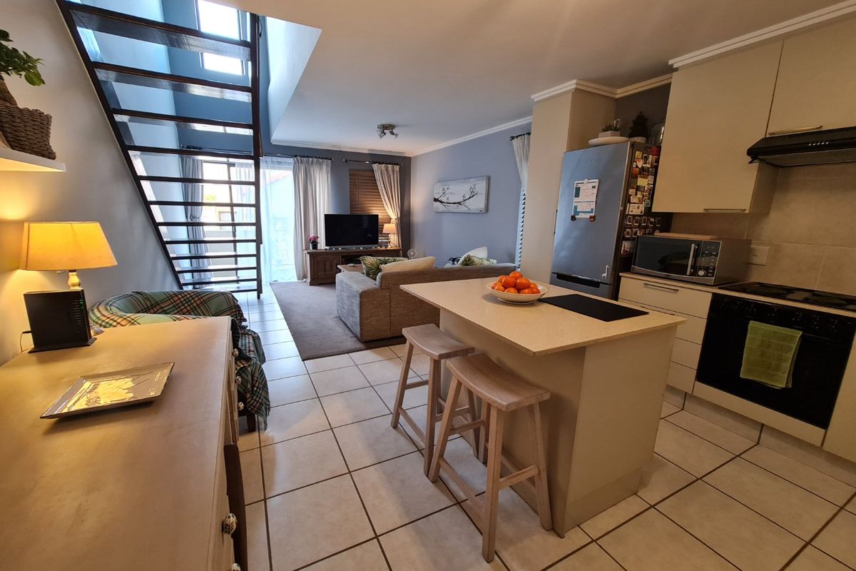 Step into Something Truly Exceptional - Sophisticated Urban Sanctuary in The Matrix - Photo 4