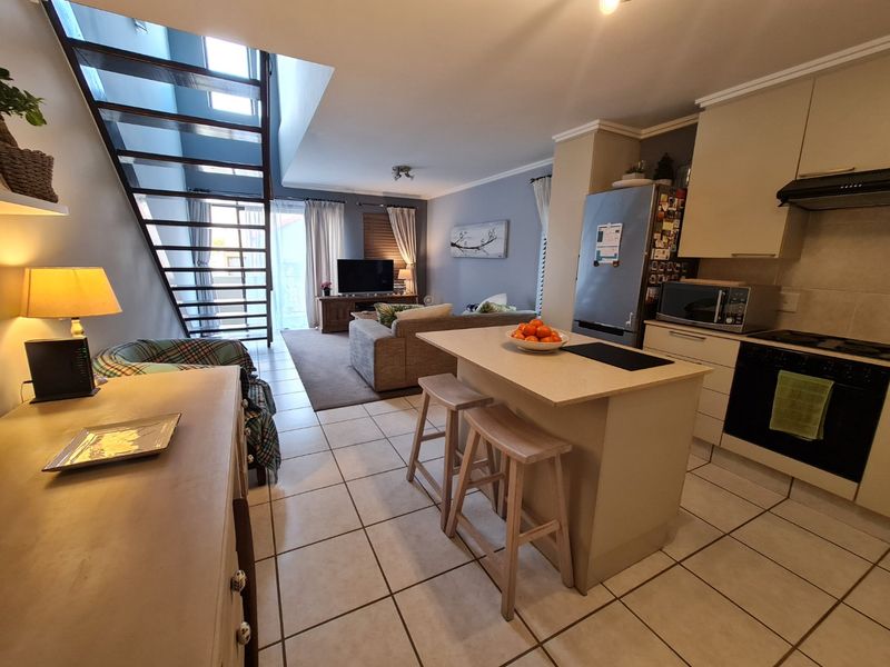 Step into Something Truly Exceptional - Sophisticated Urban Sanctuary in The Matrix - Photo 4