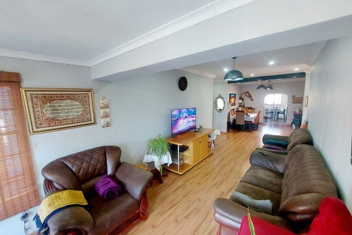 Lovely 4 Bedroom, 3 Bathroom Home, Staff Rooms, No Work Required. - Photo 4