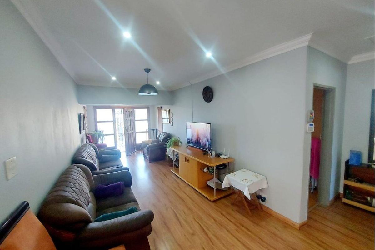 Lovely 4 Bedroom, 3 Bathroom Home, Staff Rooms, No Work Required. - Photo 3