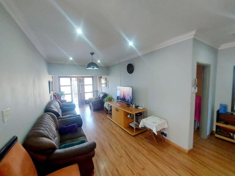 Lovely 4 Bedroom, 3 Bathroom Home, Staff Rooms, No Work Required. - Photo 3