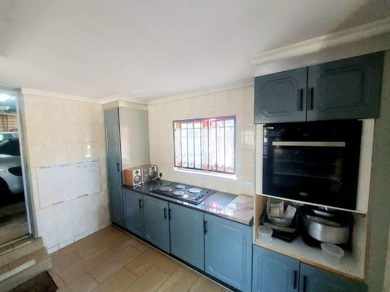 Lovely 4 Bedroom, 3 Bathroom Home, Staff Rooms, No Work Required. - Photo 6