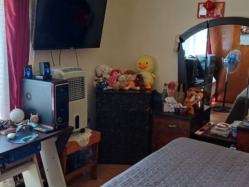 Low Maintenance Corner Property for Sale in Impala Park – Ideal for Home or Business Use - Photo 4