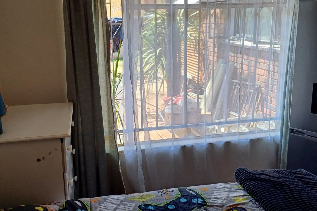 Low Maintenance Corner Property for Sale in Impala Park – Ideal for Home or Business Use - Photo 5