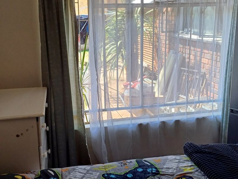 Low Maintenance Corner Property for Sale in Impala Park – Ideal for Home or Business Use - Photo 5