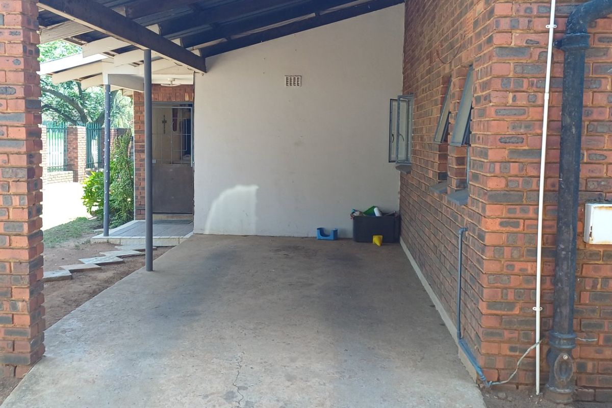 Low Maintenance Corner Property for Sale in Impala Park – Ideal for Home or Business Use - Photo 2