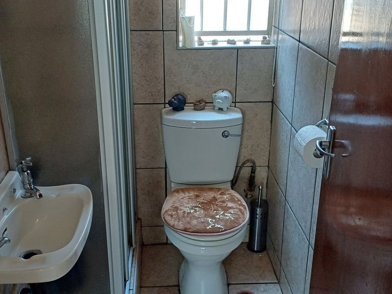 Low Maintenance Corner Property for Sale in Impala Park – Ideal for Home or Business Use - Photo 9