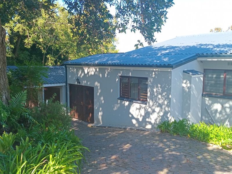 Ground Floor Living in a Home with Two Self-Contained Sections – 3 Beds, 3 Baths & Pet Friendly - Photo 2