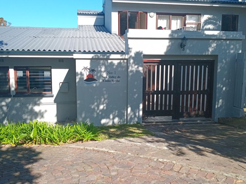 Ground Floor Living in a Home with Two Self-Contained Sections – 3 Beds, 3 Baths & Pet Friendly - Photo 3