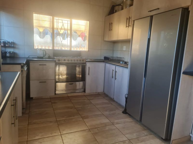 Charming Family Retreat with Scenic Views in Adamayview, Klerksdorp - Photo 6