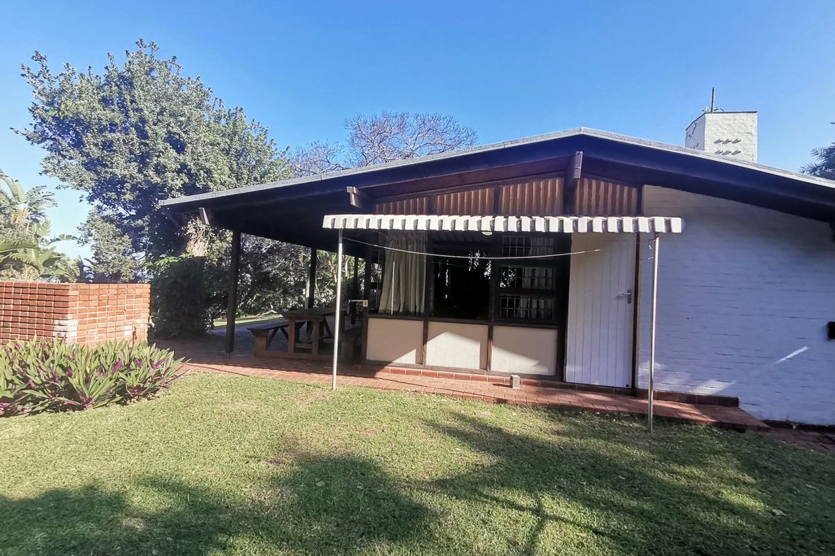 Direct access to the beach, house plus a flat let, swimming pool. - Photo 5