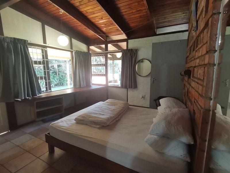 Direct access to the beach, house plus a flat let, swimming pool. - Photo 10