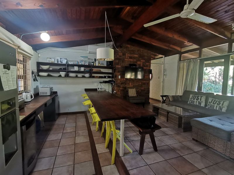 Direct access to the beach, house plus a flat let, swimming pool. - Photo 7