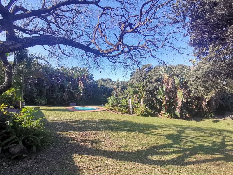 Direct access to the beach, house plus a flat let, swimming pool. - Photo 1